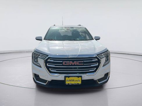 Used 2023 GMC Terrain SLT w/ Tech Package FWD image 2