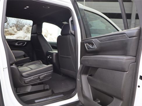 Used 2023 GMC Yukon XL SLT image 31