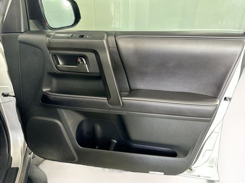 Used 2017 Toyota 4Runner SR5 image 31