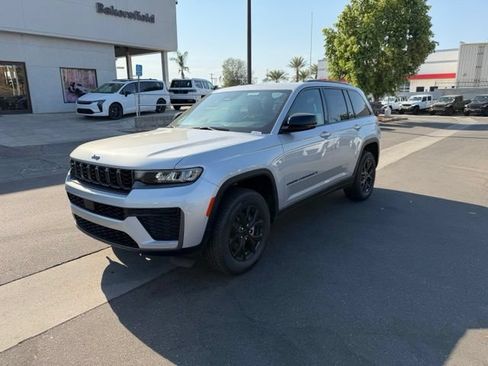 New 2026 Jeep Grand Cherokee Altitude AWD/4WD image 3