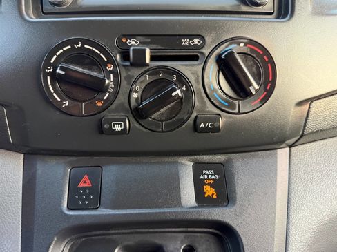 Used 2018 Nissan NV200 SV w/ Navigation Package image 38