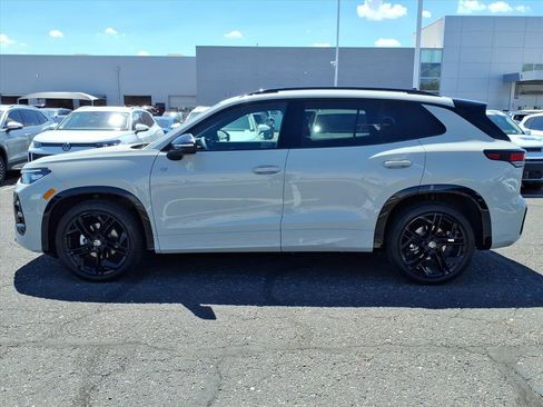 New 2026 Volkswagen Tiguan SE R-Line image 2