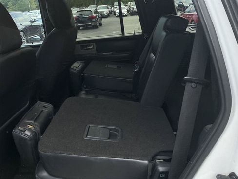 Used 2016 Ford Expedition XLT RWD image 10