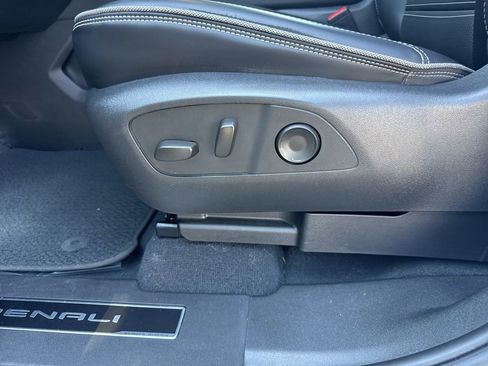 Used 2025 GMC Sierra EV Denali AWD/4WD image 10