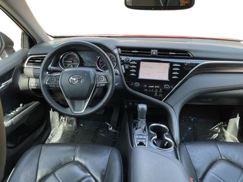 Used 2018 Toyota Camry XLE FWD image 14