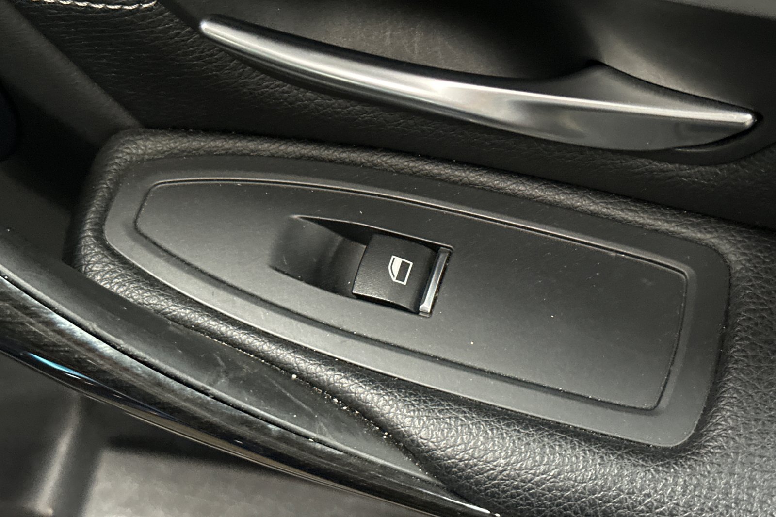 Used 2018 BMW 330i Sedan RWD image 21
