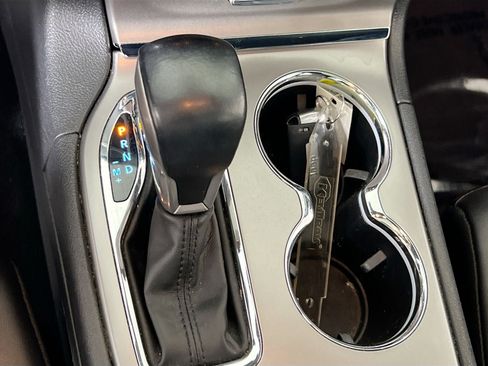 Used 2022 Jeep Grand Cherokee Limited image 16