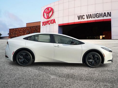 New 2026 Toyota Prius LE FWD image 34