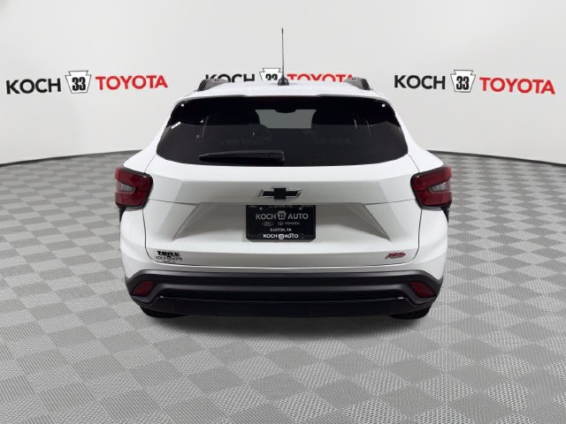 Used 2024 Chevrolet Trax RS w/ Sunroof Package FWD image 7