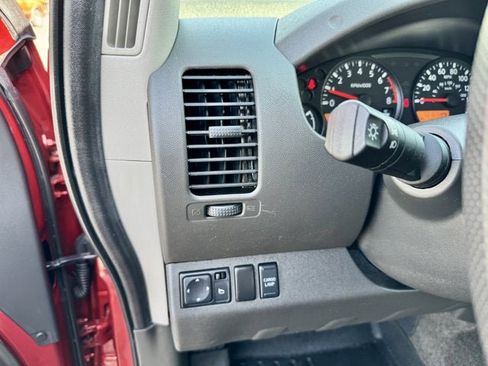 Used 2012 Nissan Frontier SV w/ SV Premium Utility Pkg AWD/4WD image 18