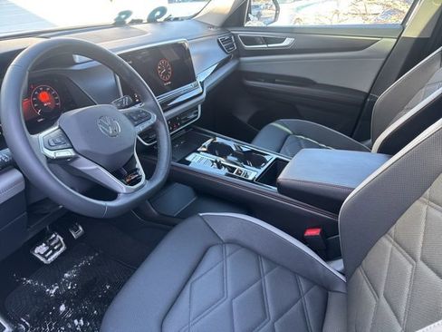 Certified 2025 Volkswagen Atlas Peak Edition SE image 9