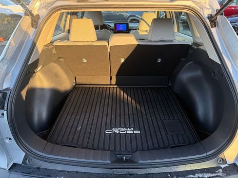 Certified 2025 Toyota Corolla Cross L image 11