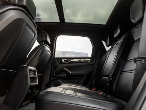 Certified 2021 Porsche Cayenne AWD/4WD image 36