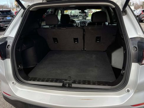 Used 2022 Chevrolet Equinox LT w/ Driver Convenience Package FWD image 9