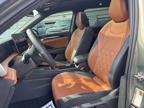 Used 2025 Volkswagen Tiguan SEL R-Line image 19