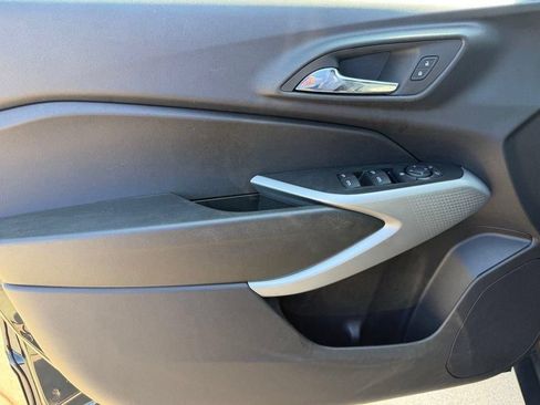 Used 2025 Chevrolet Trax LS FWD image 13