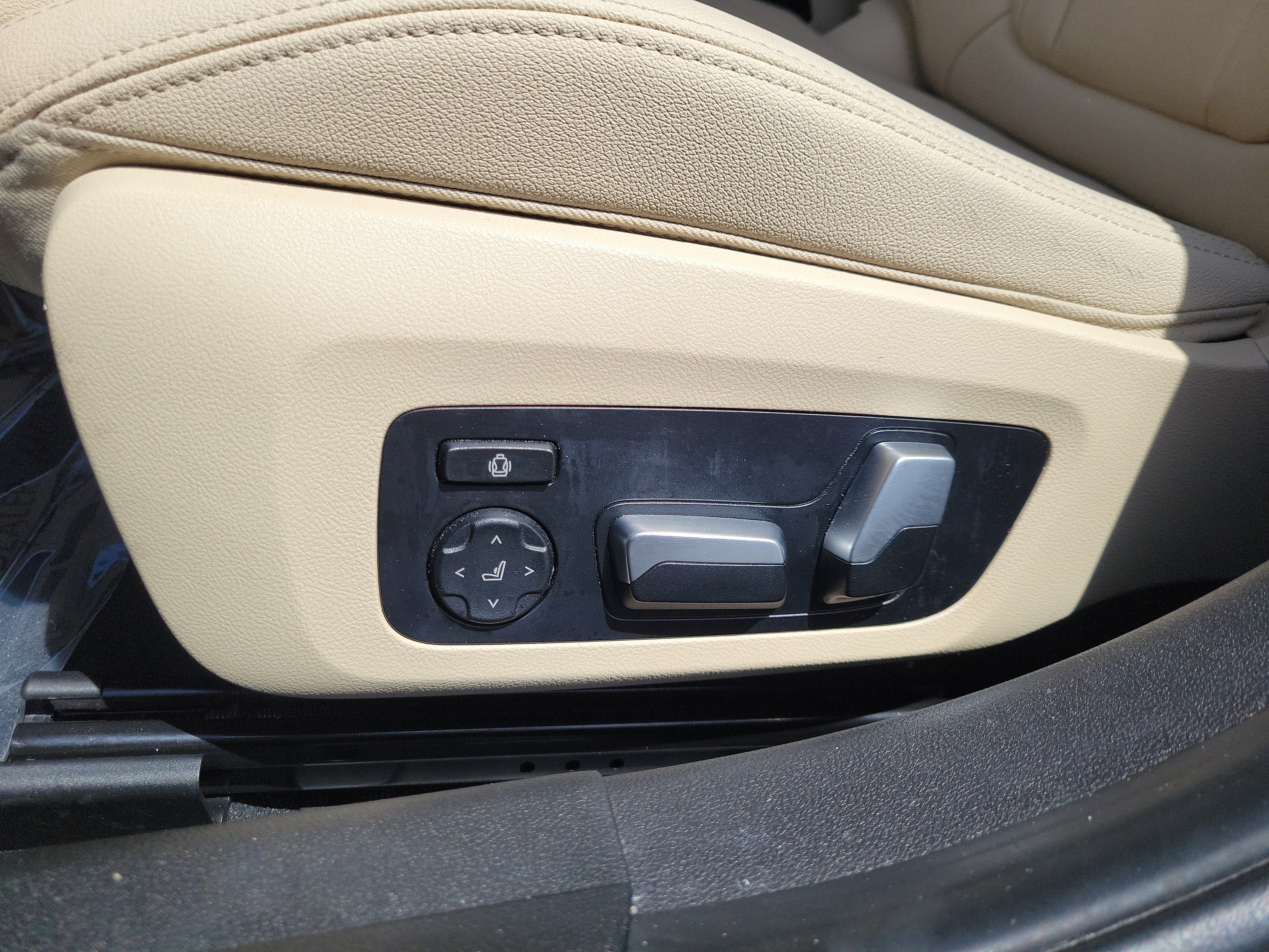 Used 2021 BMW 330i Sedan w/ Convenience Package RWD image 12