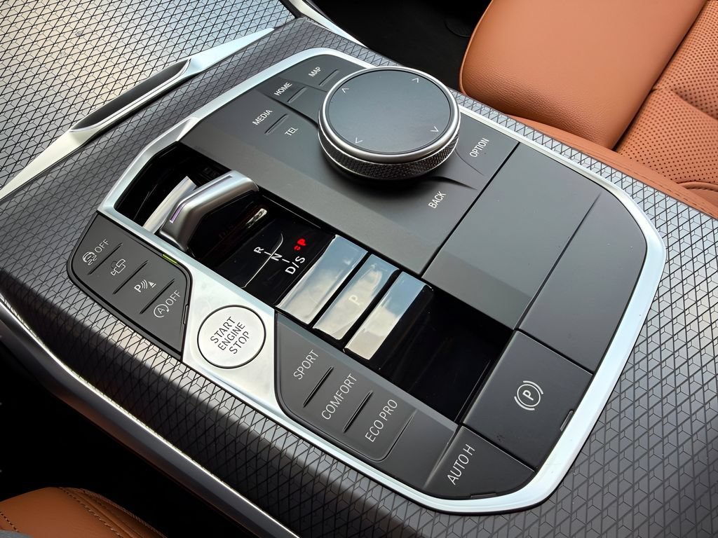 New 2026 BMW 330i Sedan w/ Premium Package RWD image 21