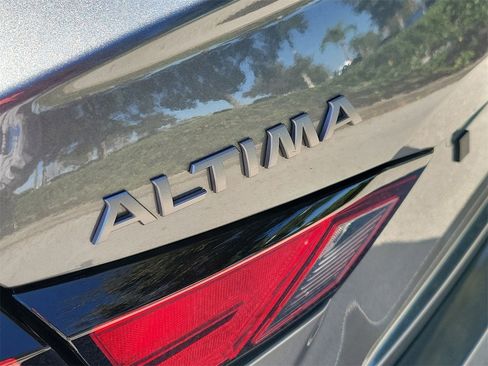 Used 2025 Nissan Altima 2.5 SR image 6