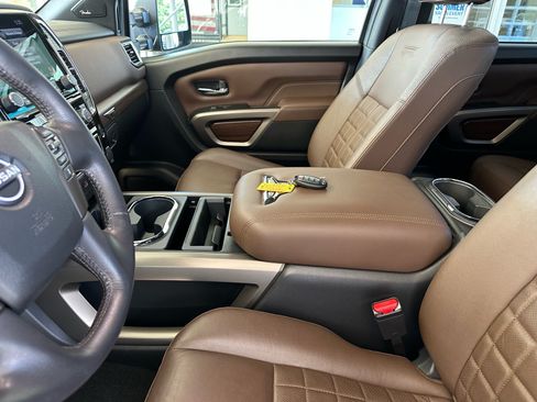 Used 2023 Nissan Titan Platinum Reserve w/ Moonroof Package AWD/4WD image 18