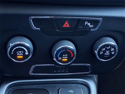 Used 2018 Jeep Compass Latitude w/ Safe & Security Group image 17