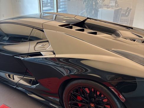 Used 2024 Lamborghini Revuelto AWD/4WD image 10