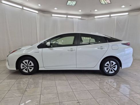 Used 2016 Toyota Prius Two FWD image 5