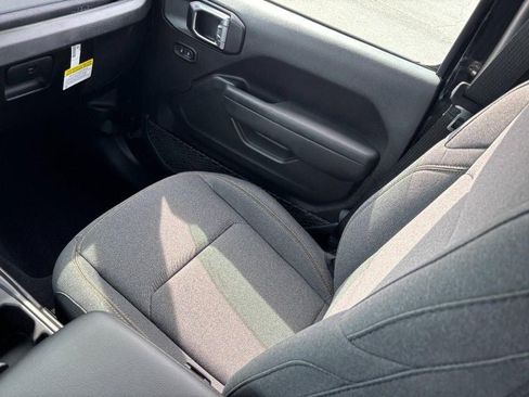 New 2025 Jeep Gladiator Sport image 10