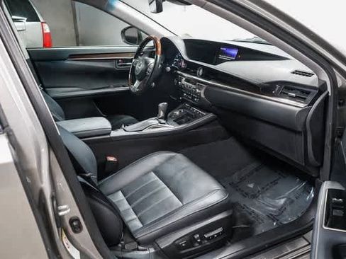 Used 2018 Lexus ES 350 w/ Luxury Package w/Wood Trim image 17