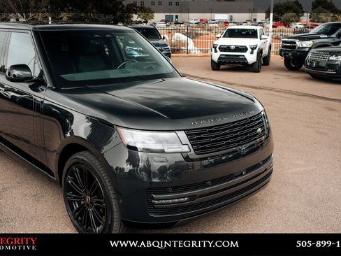 Used 2025 Land Rover Range Rover Long Wheelbase SE AWD/4WD image 12