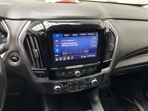 Used 2020 Chevrolet Traverse LT image 17