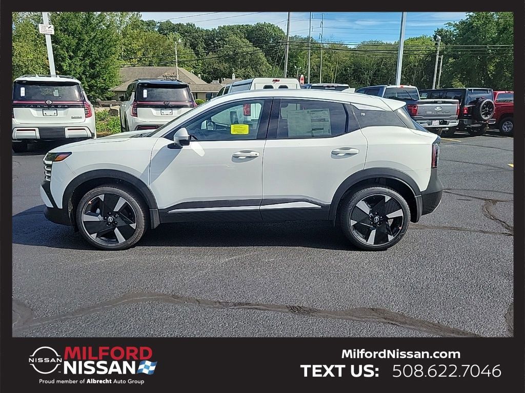 Used 2025 Nissan Kicks SR w/ SR Premium Package AWD/4WD image 1