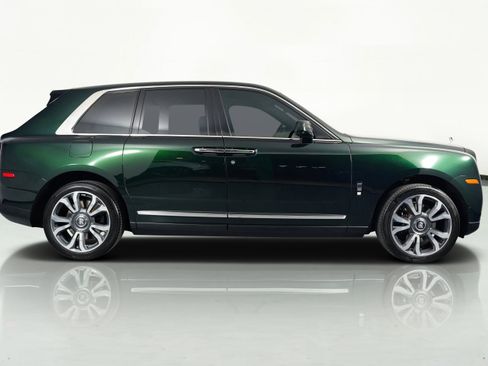 Used 2023 Rolls-Royce Cullinan w/ Cullinan Package image 6