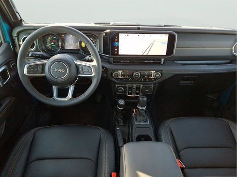 Used 2024 Jeep Wrangler Unlimited Sahara w/ Technology Group image 9