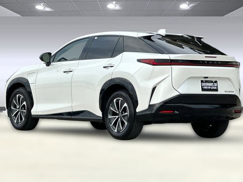 Used 2025 Lexus RZ 300e image 3