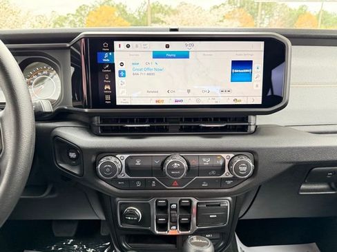 New 2026 Jeep Gladiator Sport AWD/4WD image 18