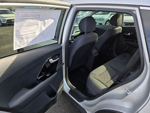 Used 2020 Kia Niro LXS image 15
