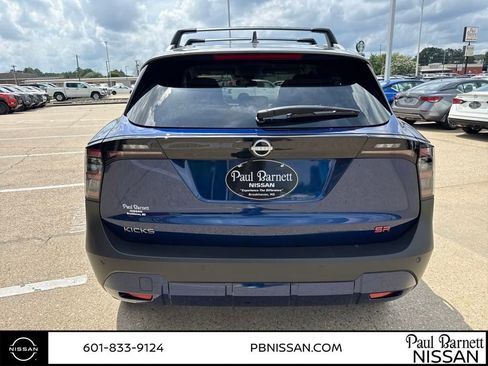 New 2025 Nissan Kicks SR image 13