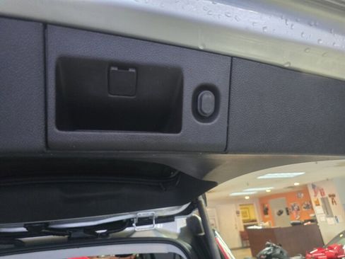 Used 2017 Cadillac Escalade ESV Premium Luxury image 37