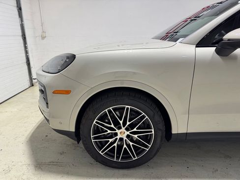 Used 2026 Porsche Cayenne AWD/4WD image 3