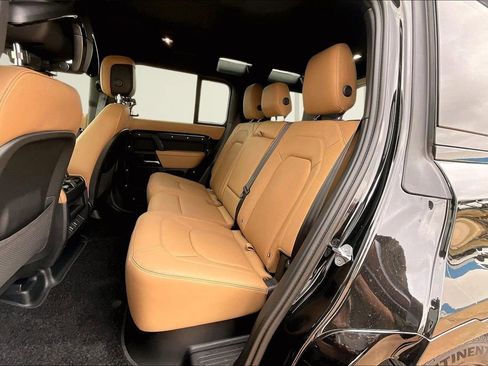 New 2026 Land Rover Defender 110 X-Dynamic SE image 10