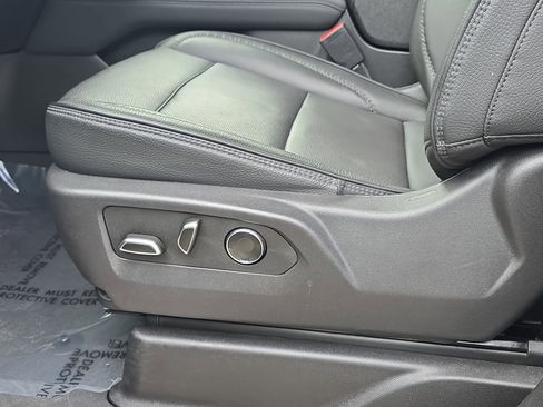Used 2025 GMC Yukon XL Denali AWD/4WD image 27