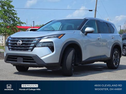 Used 2024 Nissan Rogue SV FWD image 9