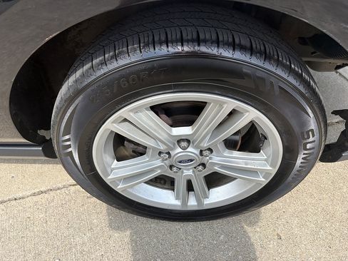 Used 2010 Ford Mustang Coupe RWD image 10