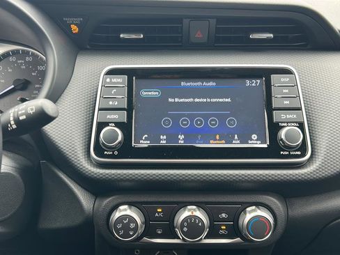 Used 2025 Nissan Kicks Play S image 28