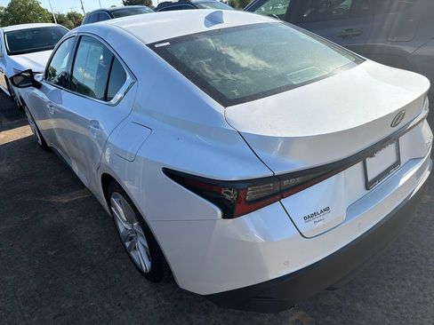 Used 2023 Lexus IS 300 w/ Comfort Package RWD image 4