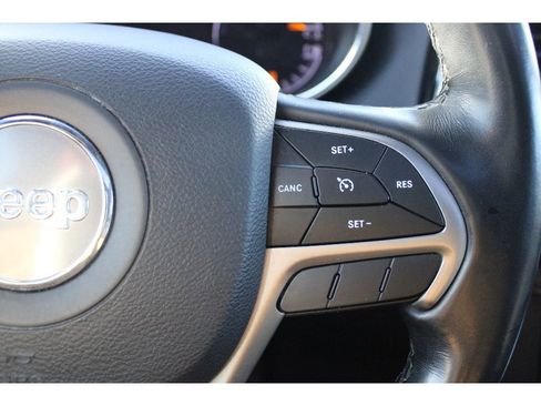 Used 2021 Jeep Grand Cherokee Laredo X image 15