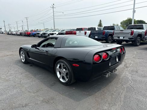 Used 2002 Chevrolet Corvette Coupe w/ Preferred Equipment Group1 RWD image 3