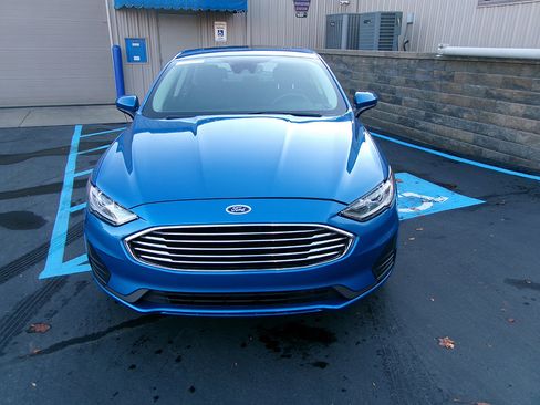 Used 2019 Ford Fusion SE image 4