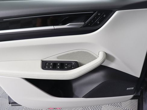 Certified 2025 Porsche Macan Electric image 14